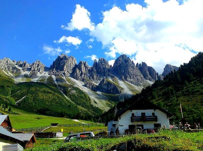 Kalkkögel Almhütte