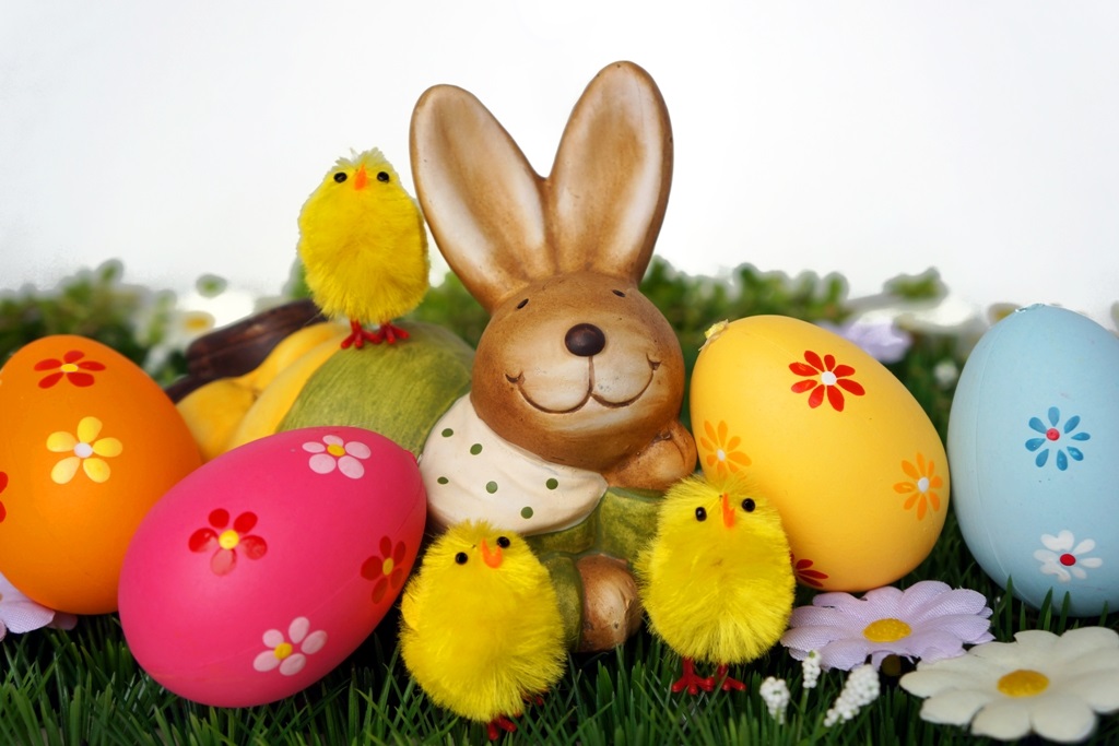Frohe Ostern Wiese mit Blumen lizenzfreie Fotos / Bilder