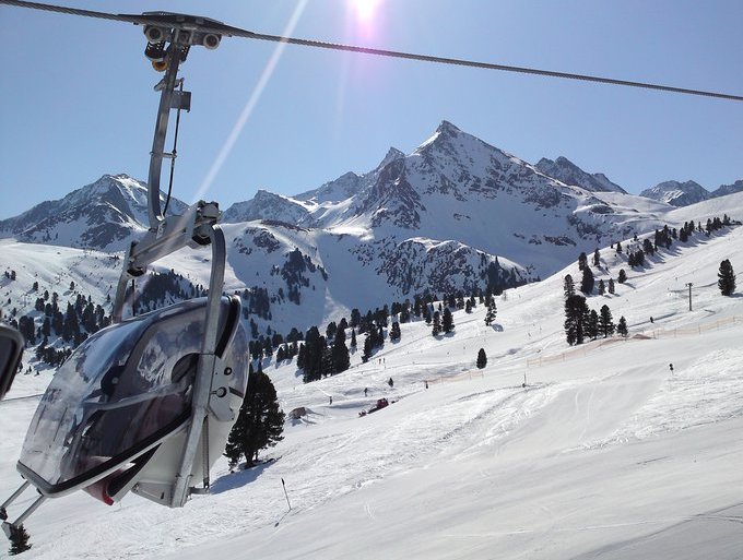 Seilbahn Gondel Winterurlaub