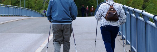 Senioren beim Spaziergang