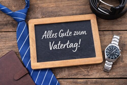 Alles Gute zum Vatertag - Schrift mit Schild
