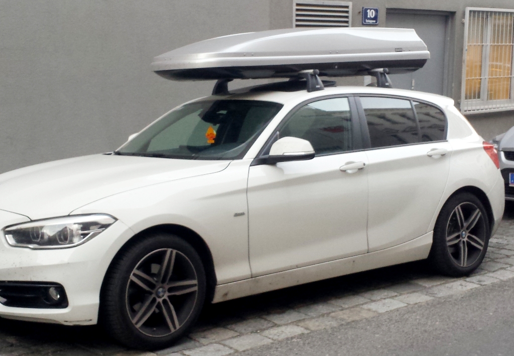 Dachbox auf Auto / Skibox