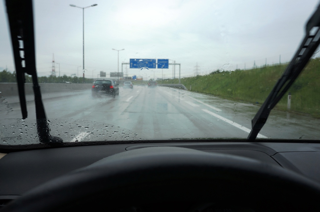 Autobahn bei Regen