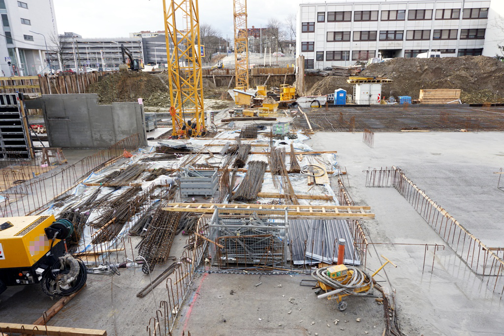 Fundament / Baustelle / Eisenstangen