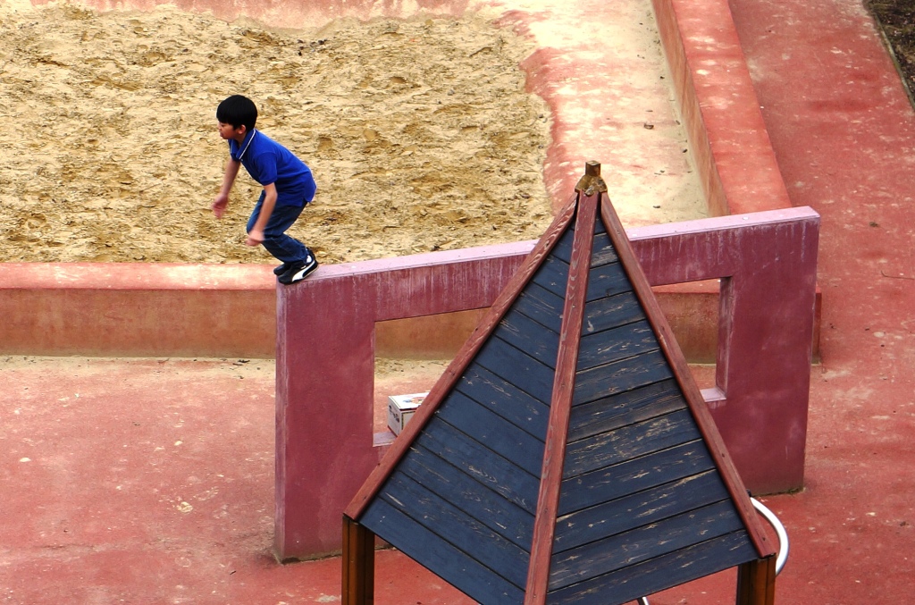 Bub am Spielplatz