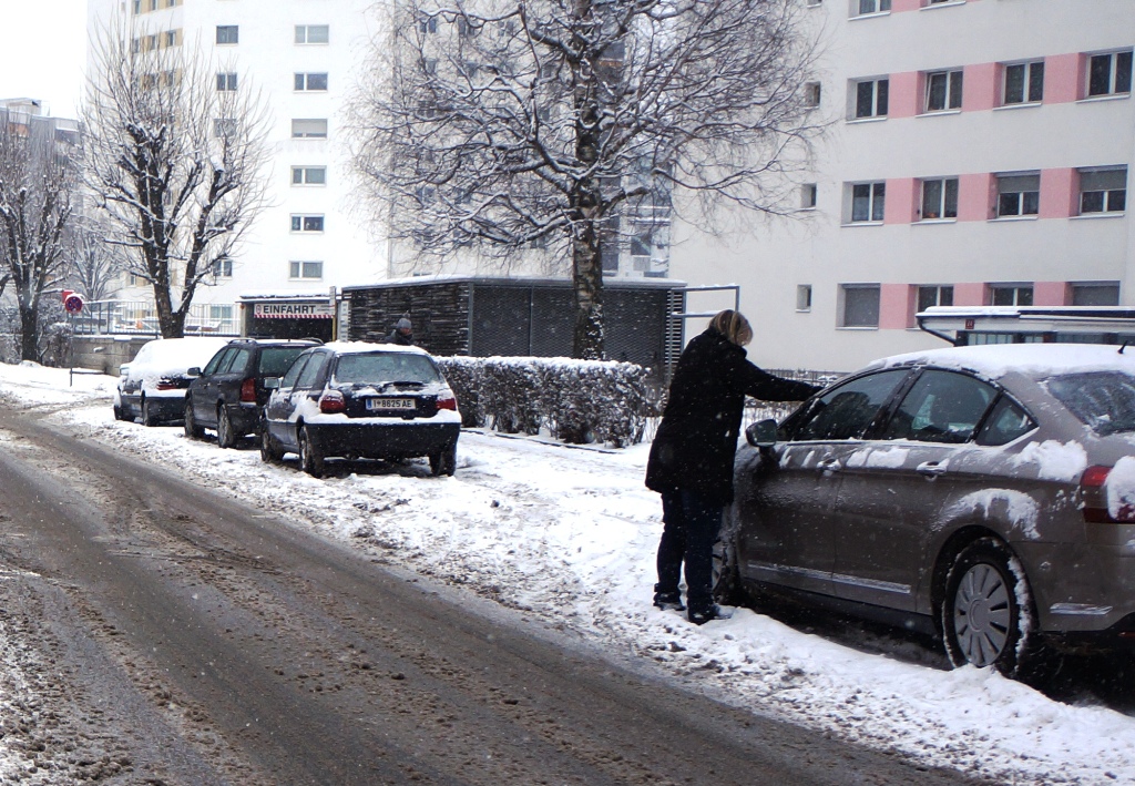 Eiskratzen Auto Scheiben - lizenzfreie Bilder, kostenloser Support