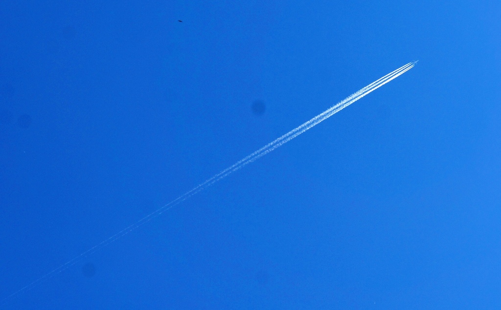 Flugzeug Kondensstreifen 2