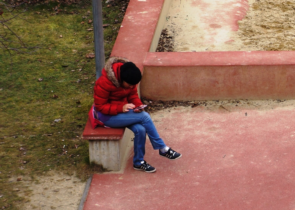 Frau mit Handy / Smartphone