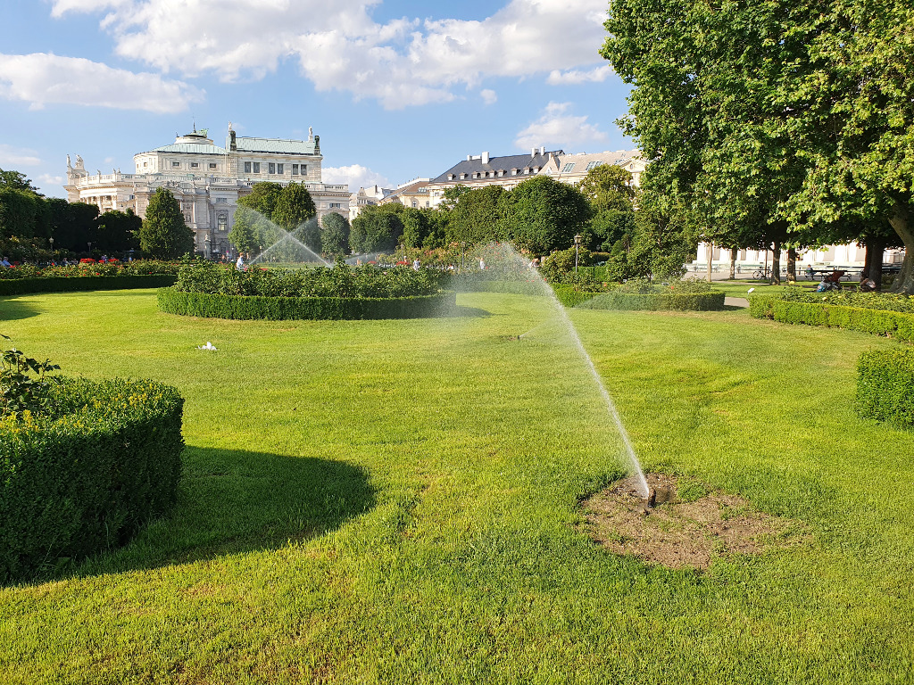 Gartenpflege Bewässerung Wassersprinkler