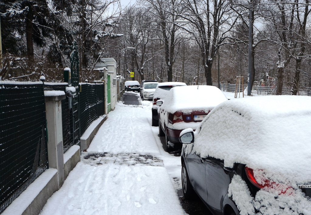 Gehsteig im Winter Schnee