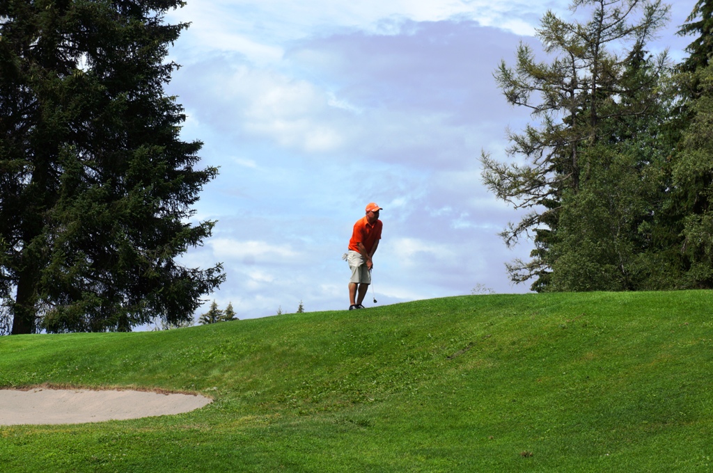 Golfer beim Abschlag