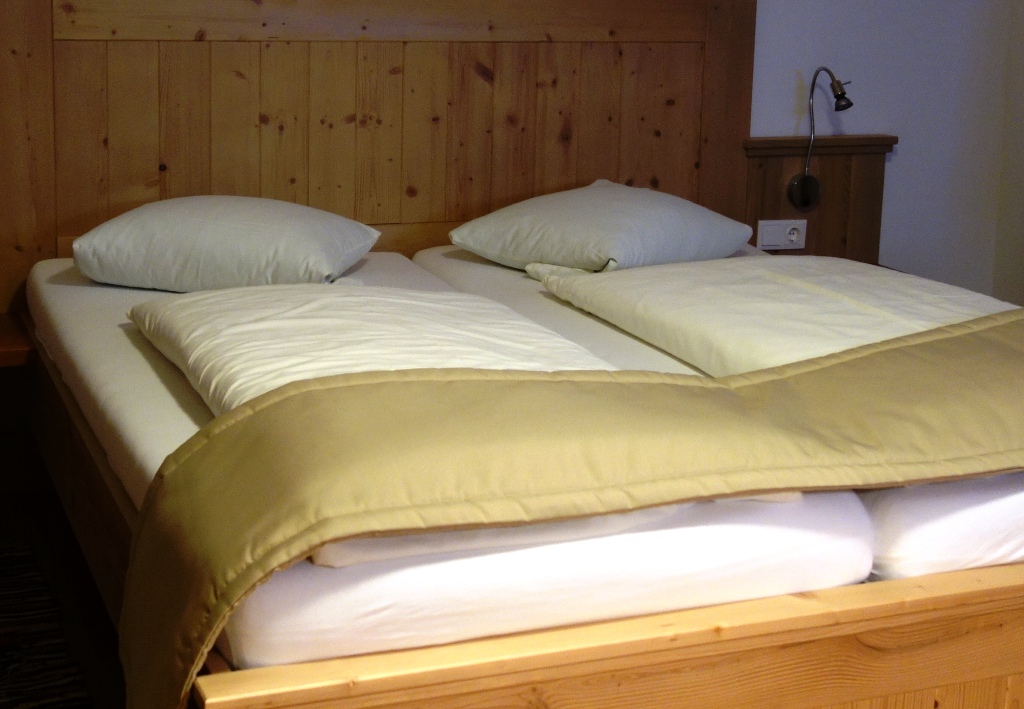 Hotelbett Landhausstil