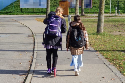 Kinder am Schulweg