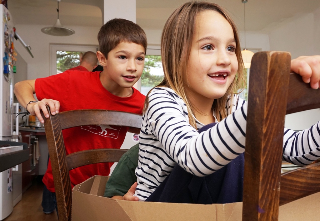 Kinder haben Spaß und spielen