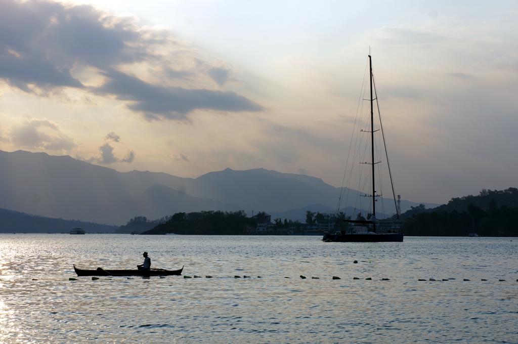 Fischerboot am Horizont