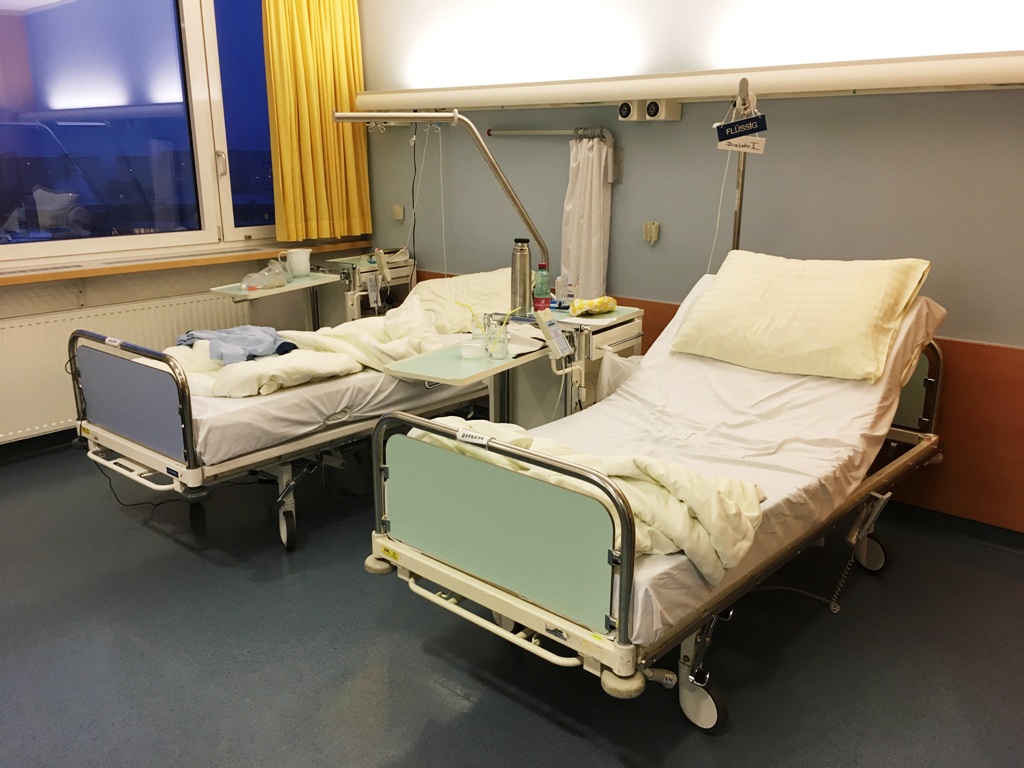 Krankenhausbett