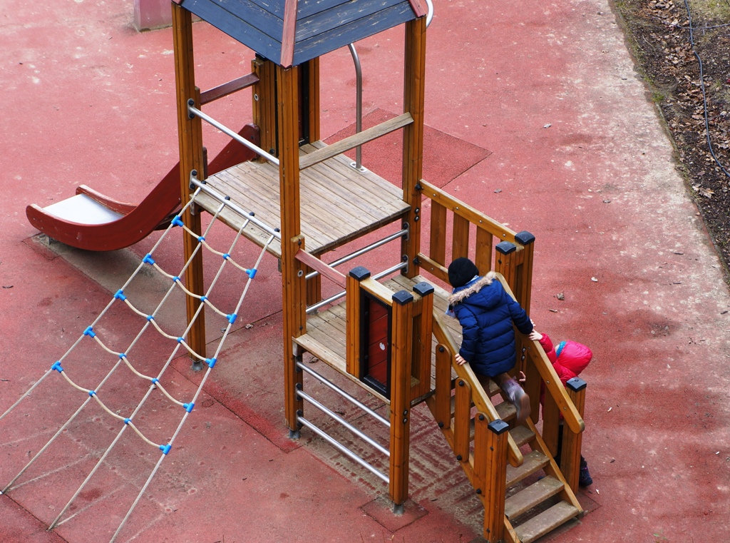 Mädchen am Spielplatz