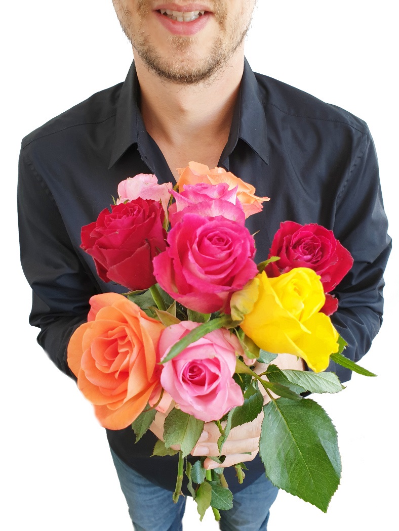 Mann mit Blumen Rosen