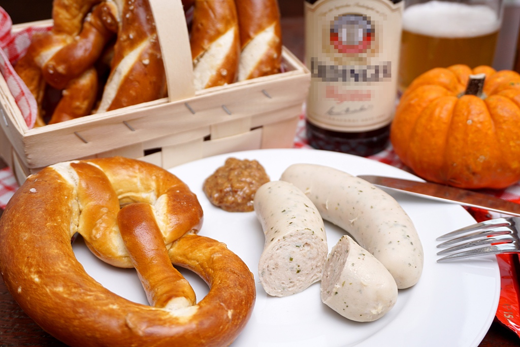 Weissbier, Weisswurst, Brezel, Oktoberfest Wiesn