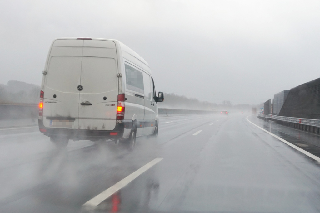 Starker Regen auf der Autobahn