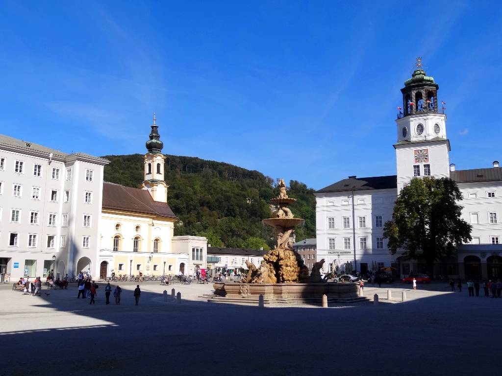 Residenzbrunneb Residenzplatz Salzburg