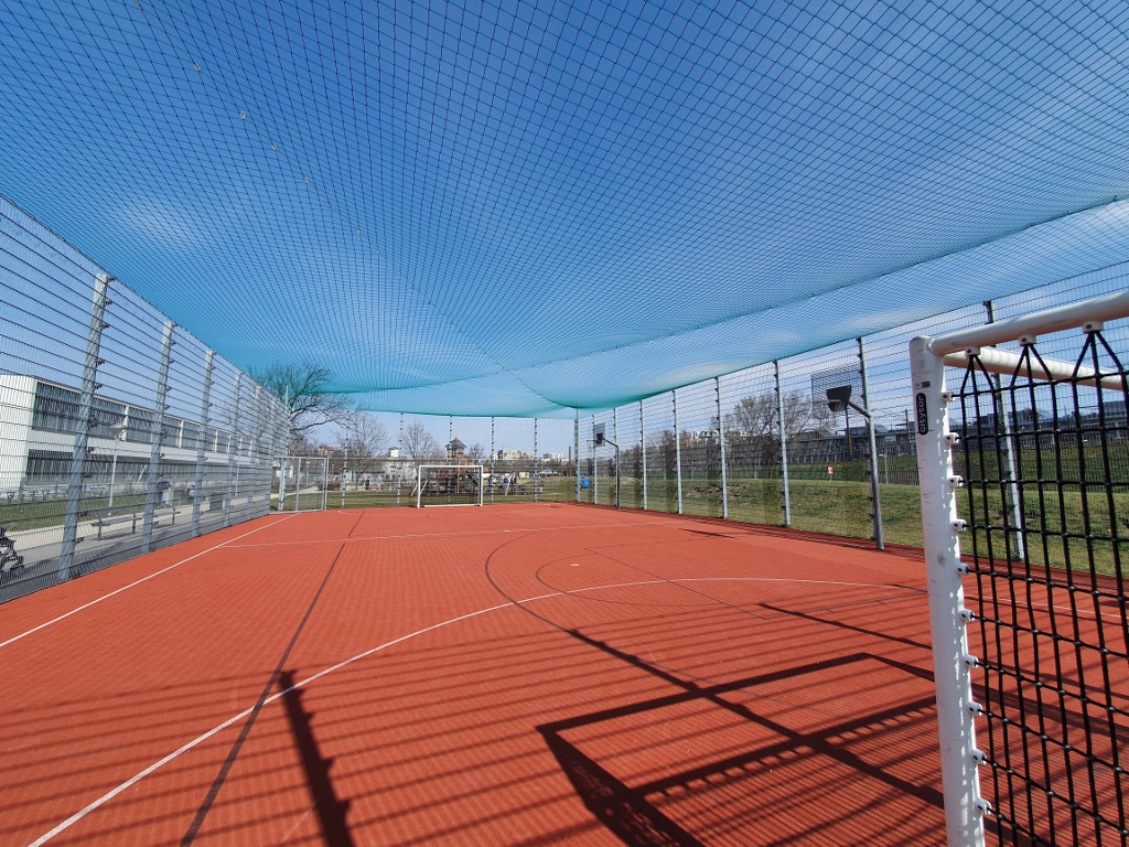 Roter Sportplatz Fussballplatz