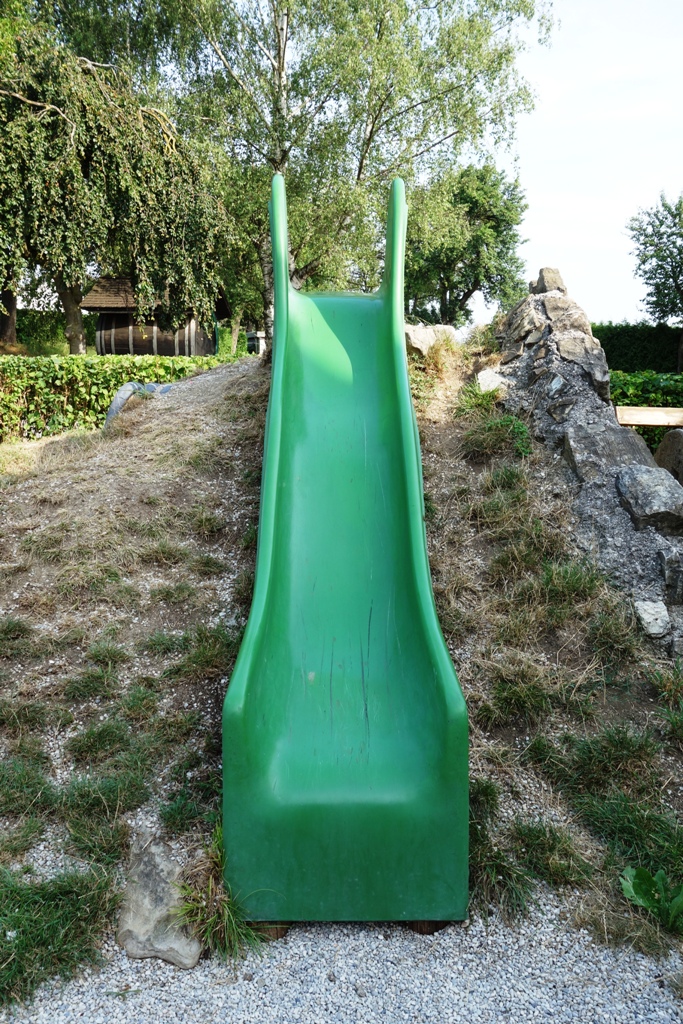 Kinderrutsche am Spielplatz