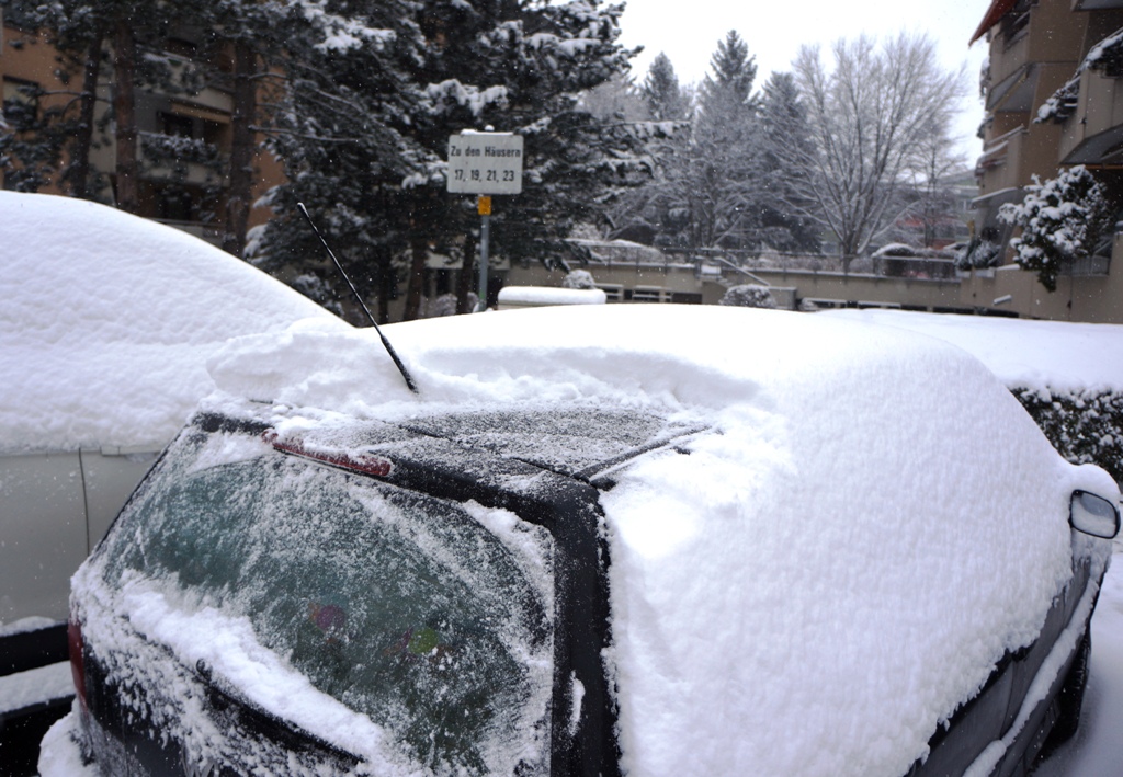 Schneeschaufeln Auto