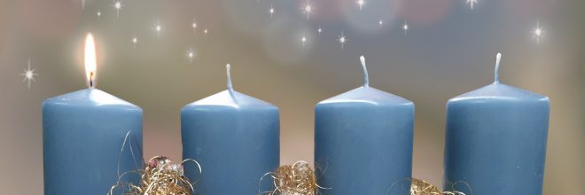 Schöner erster 1 Advent Adventkranz länglich Hintergrund