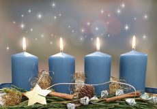 Schöner vierter 4 Advent Adventkranz länglich Hintergrund