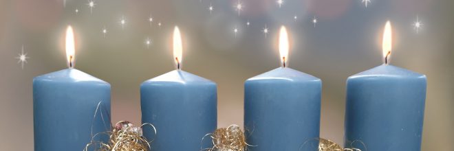 Schöner vierter 4 Advent Adventkranz länglich Hintergrund