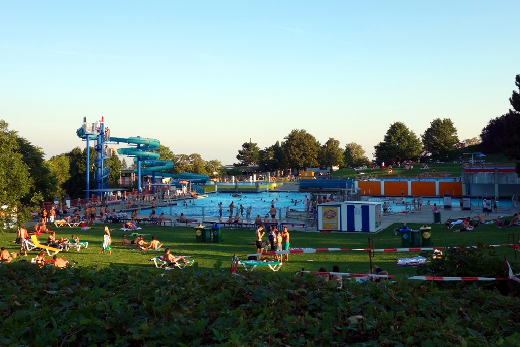 Schwimmbad – Freibad – Ausblick Liegewiese