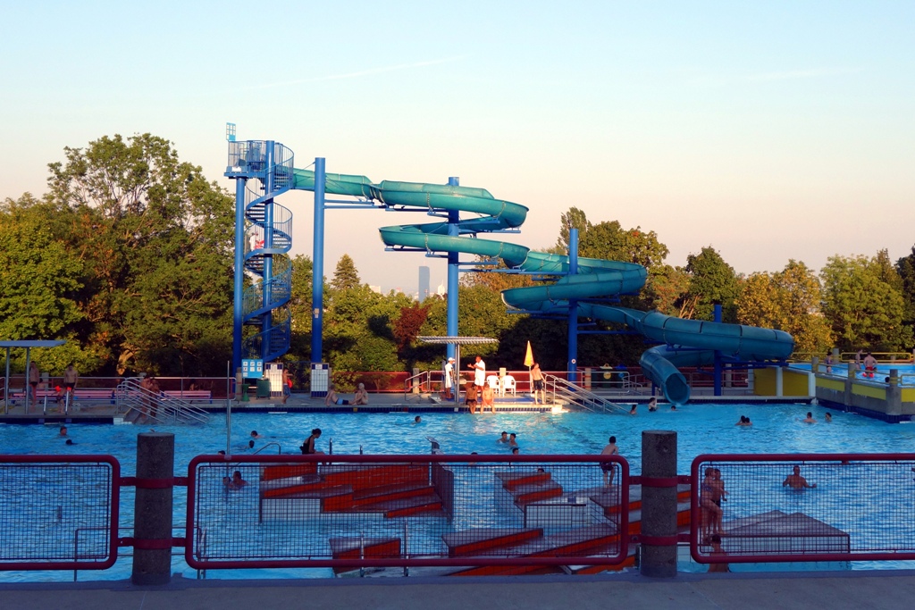 Schwimmbad Freibad Rutsche Wasserrutsche