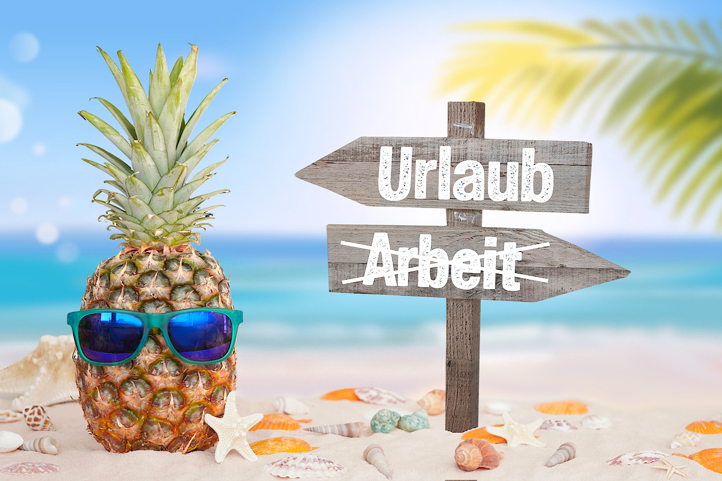 Urlaub Bilder – Ananas am Strand mit Urlaubsstimmung