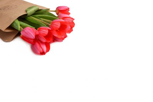 Valentinstag / Tulpen in Papiertüte
