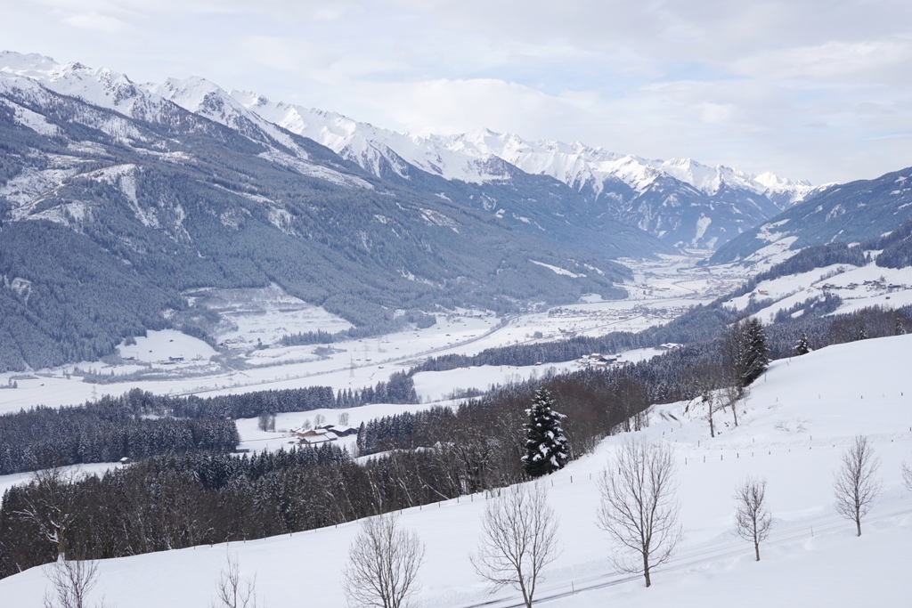 Verschneites Tal Winter