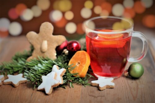 Weihnachtspunsch, Glühwein mit Dekoration