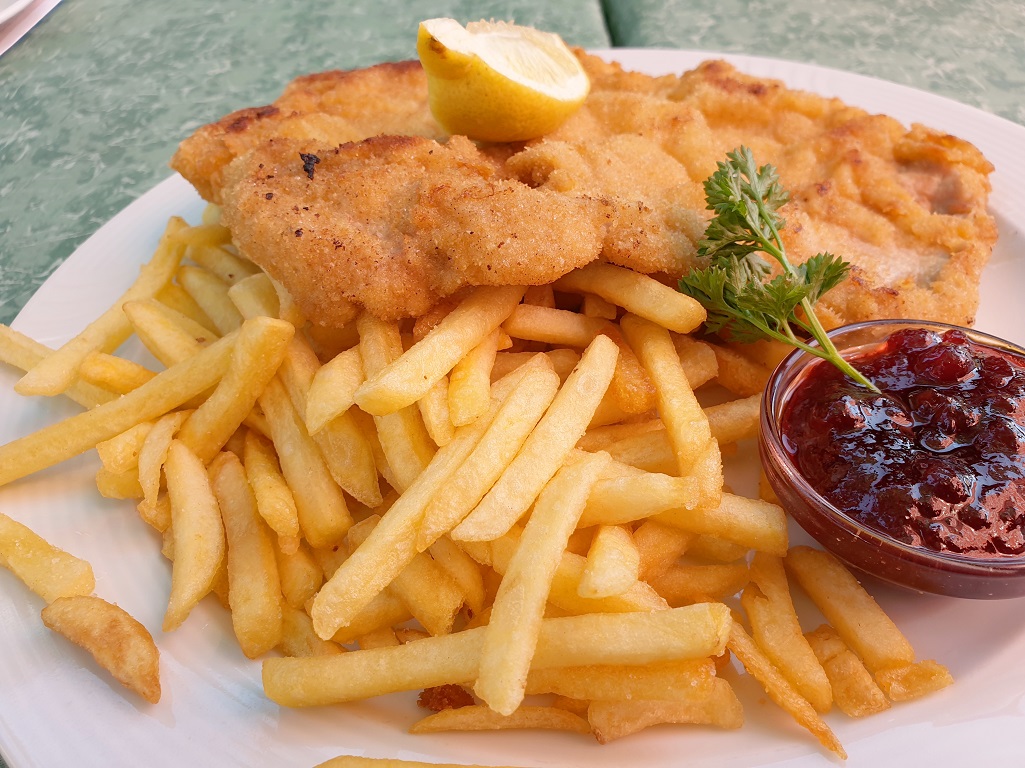 Wiener Schnitzel mit Pommes